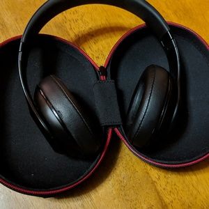 Beats By Dr. Dre Wireless Studio Headphones 2.0